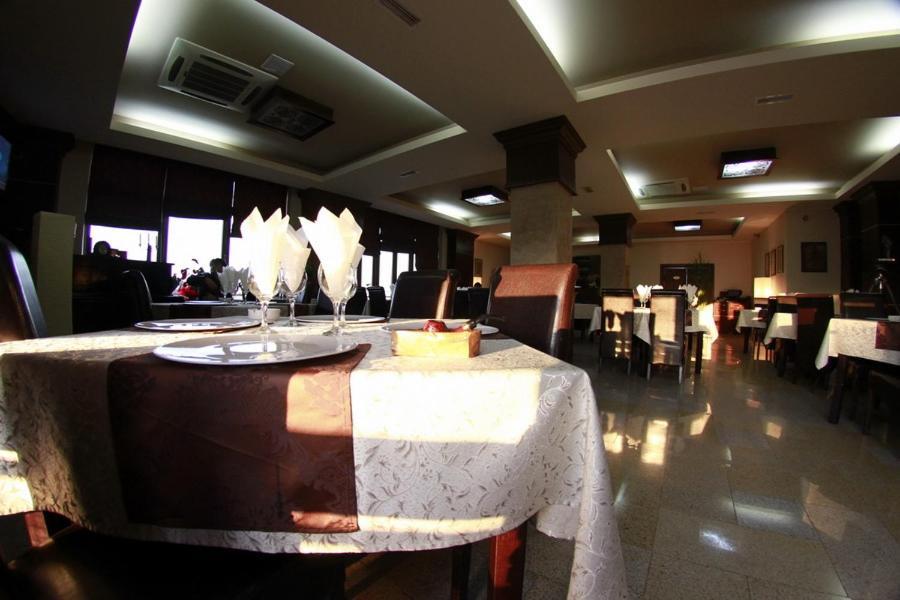 Hotel Imperium Suceava Exterior foto